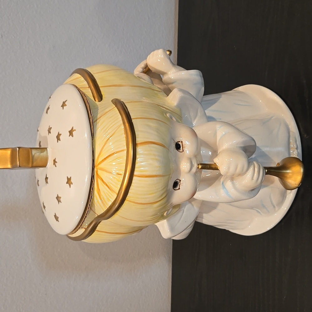 Gourmet Gifts from Hallmark Musical Angels Cookie Jar